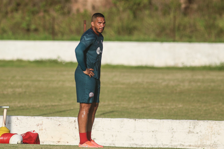 Jael se destaca na estreia como titular no Nutico, mas admite: 'estou acima do peso'