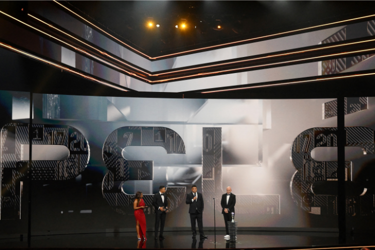 Pel  homenageado na abertura da cerimnia do prmio Fifa The Best