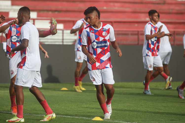 Nutico oficializa contratao por emprstimo do atacante Alisson Santos, ex-Vitria-BA