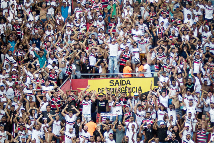 Em protesto, uniformizadas do Santa Cruz pedem 'pblico zero' nos prximos jogos do Nordesto