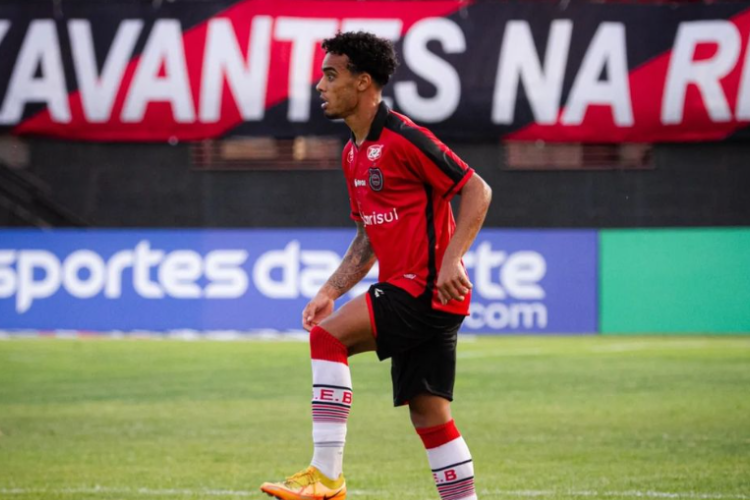 Aps rescindir com o Brasil-RS, lateral-esquerdo Rennan Siqueira deve ser anunciado pelo Nutico