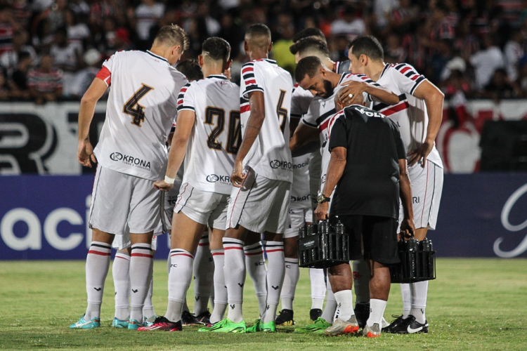 Em jogo de vida ou morte, Santa Cruz recebe o Fortaleza buscando classificao no Nordesto