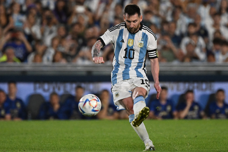Messi 800 gols: em jogo da Argentina, atacante atinge marca histrica