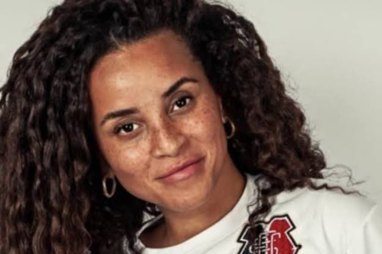 No bbb 23, Domitila Barros declara amor ao Santa Cruz: 'Primeira diviso no meu corao'