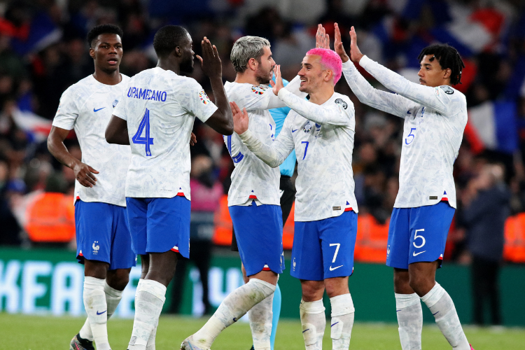 Frana vence Irlanda e mantm liderana do Grupo B das Eliminatrias da Euro