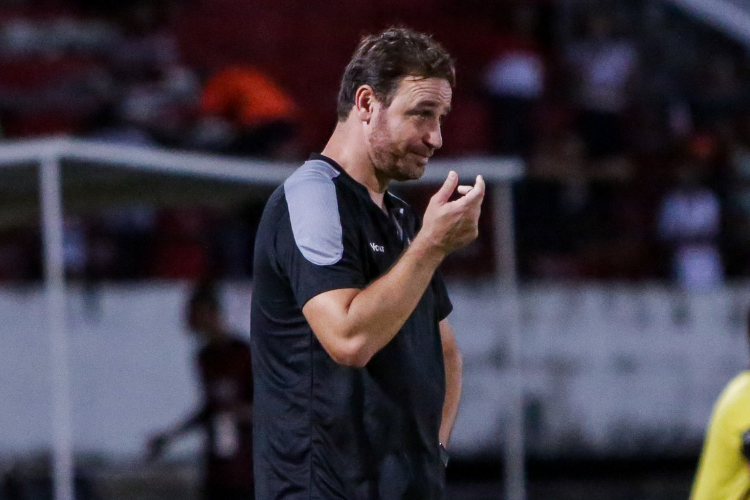 Felipe Conceio exalta Pipico e a importncia de atletas experientes do Santa Cruz 