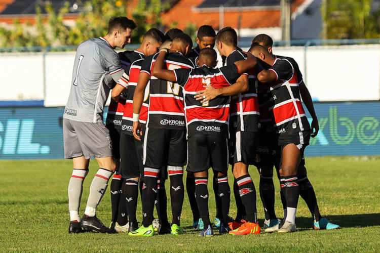 Felipe Conceio faz avaliaes e deve indicar quem fica e sai do Santa Cruz para a Srie D 