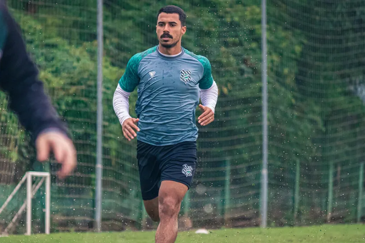 Santa Cruz anuncia contratao do volante Fabrcio Bigode, revelado pelo Sport