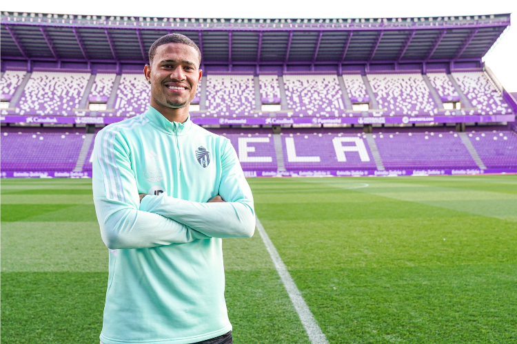 Conhea o primeiro atleta a fazer intercmbio entre os times de Ronaldo Fenmeno
