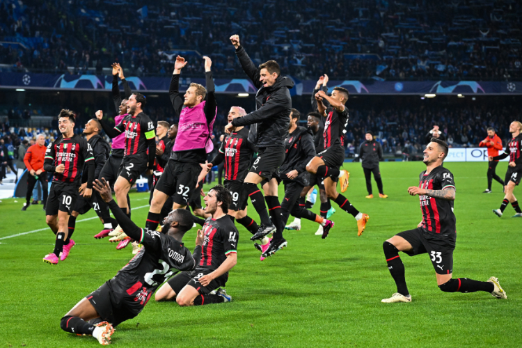 Milan empata com Napoli e avana s semifinais da Champions League aps 16 anos