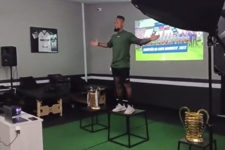 Z Roberto d palestra motivacional ao elenco do Cear antes da final; assista ao vdeo