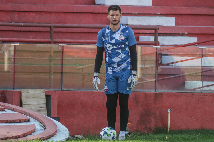 Recuperado de entorse no joelho, goleiro Vagner projeta duelo do Nutico contra o Cruzeiro