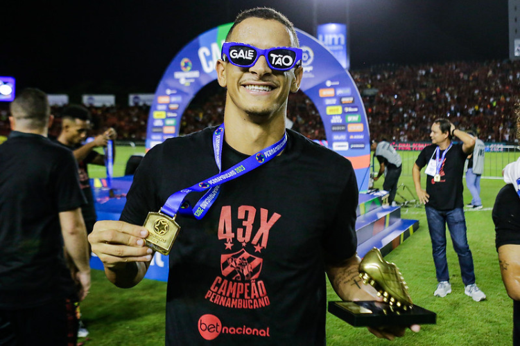 DNA de Leo: Luciano Juba se destaca como artilheiro e garom em ttulo do Sport no Pernambucano