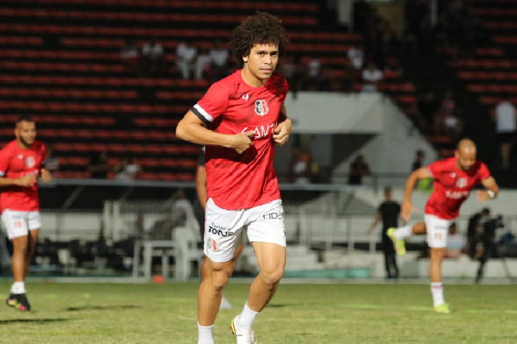 Improvisado na lateral-direita, Anderson Paulista projeta crescimento do Santa Cruz