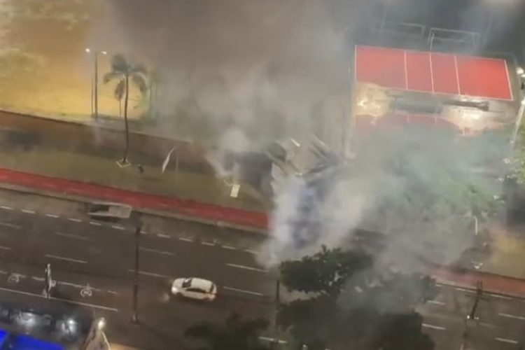 Torcida do Sport faz foguetrio em frente ao hotel do Coritiba; confira o vdeo