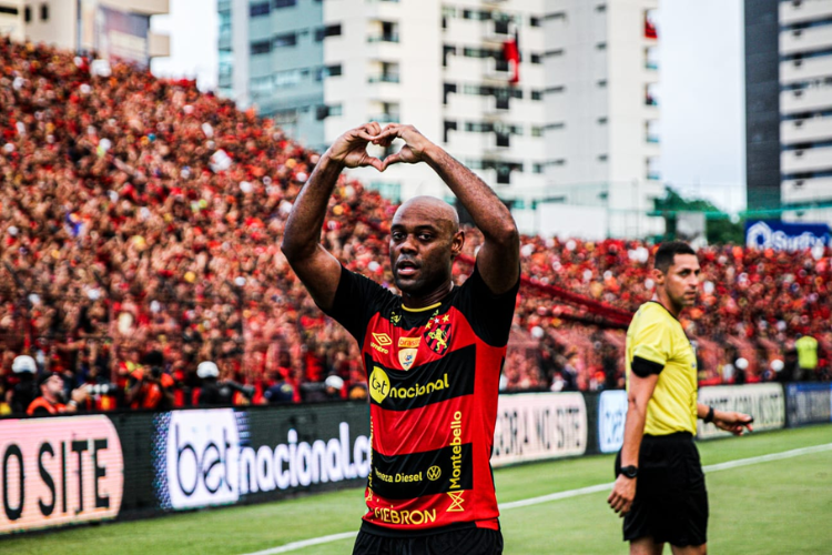 Torcedor do Sport rifa camisa autografada por Love para se recuperar de acidente; veja como participar