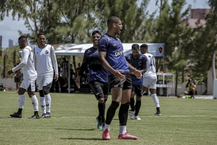 Santa Cruz monitora situao do atacante Miullen do Botafogo-PB: 'Realmente interessa'
