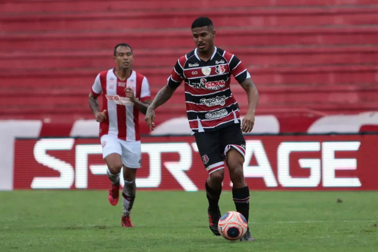 De volta ao Arruda, talo Henrique fala sobre identificao com o Santa Cruz