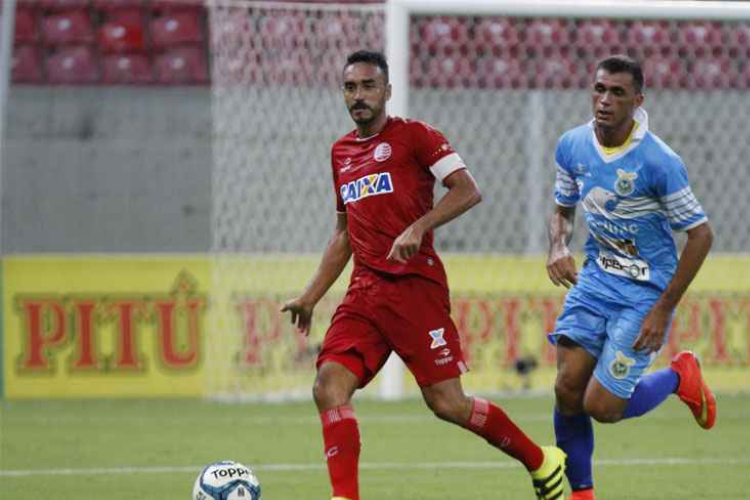 Por dvidas com ex-zagueiro Tiago Alves, Nutico no poder inscrever novos atletas