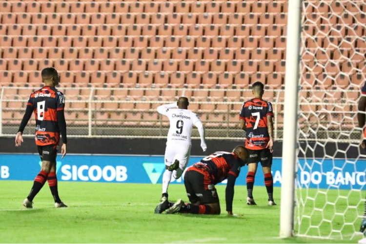 Enderson Moreira valoriza empate do Sport fora de casa e destaca postura: 'jogamos para vencer'