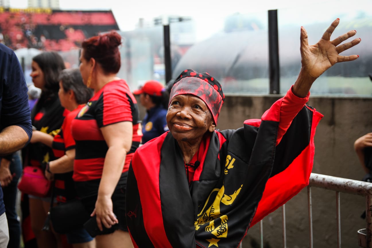 Empurrado por mulheres, crianças e PCDs, Sport goleia o Botafogo-SP na Ilha  do Retiro - Esportes DP