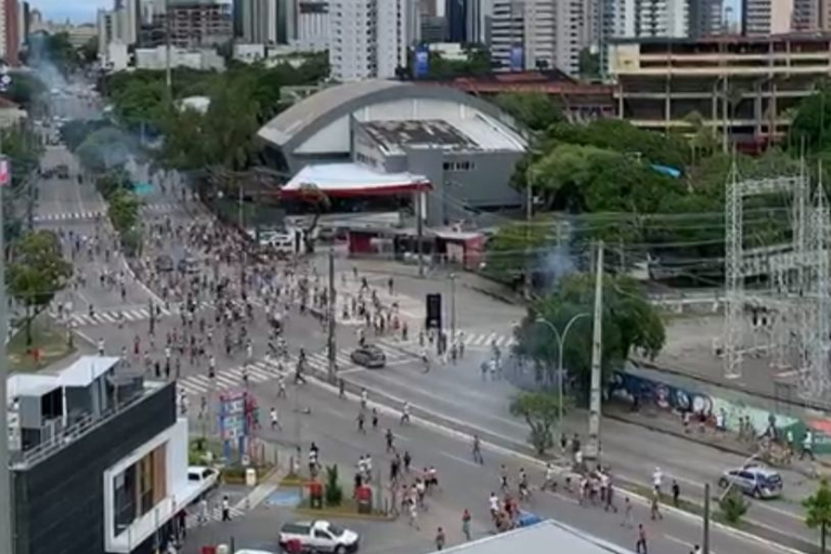 Veja a opinio de Beto Lago no Dirio esportivo sobre as cenas de violncia promovida pelas organizadas em Pernambuco