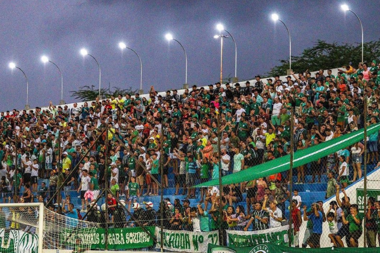 Torcida do Santa Cruz tem presena liberada contra o Nacional de Patos, no Jos Cavalcanti