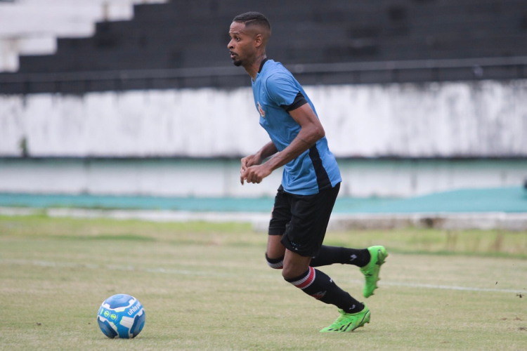 Longe do Arruda: Santa Cruz aposta em concentrao para vencer o Nacional de Patos 