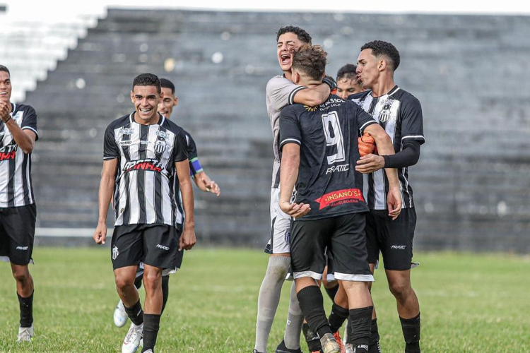 Pusks? Jogador do Central faz gol antolgico de bicicleta no Pernambucano Sub-20; veja