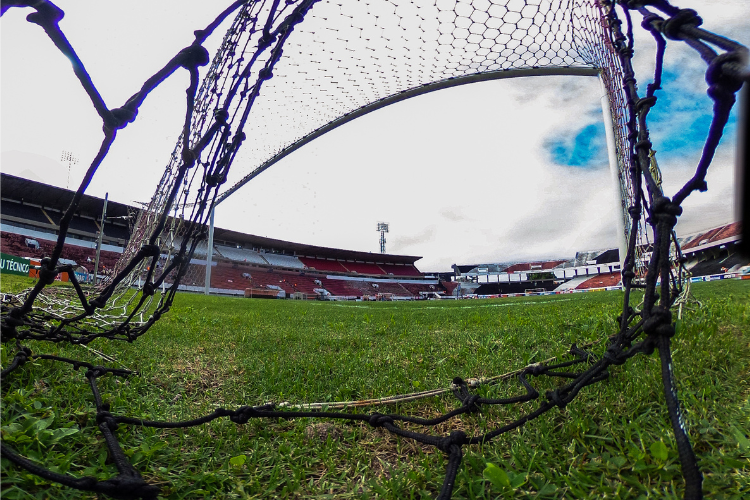 Com dois jogos seguidos no Arruda, Santa Cruz quer manter 100% como mandante na Srie D