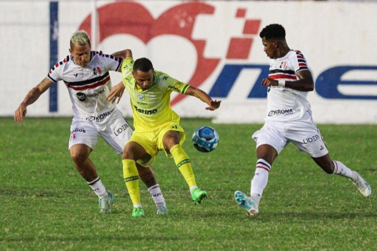 Santa Cruz sofre com apages e gols nos minutos finais: 'No pode acontecer de novo' 