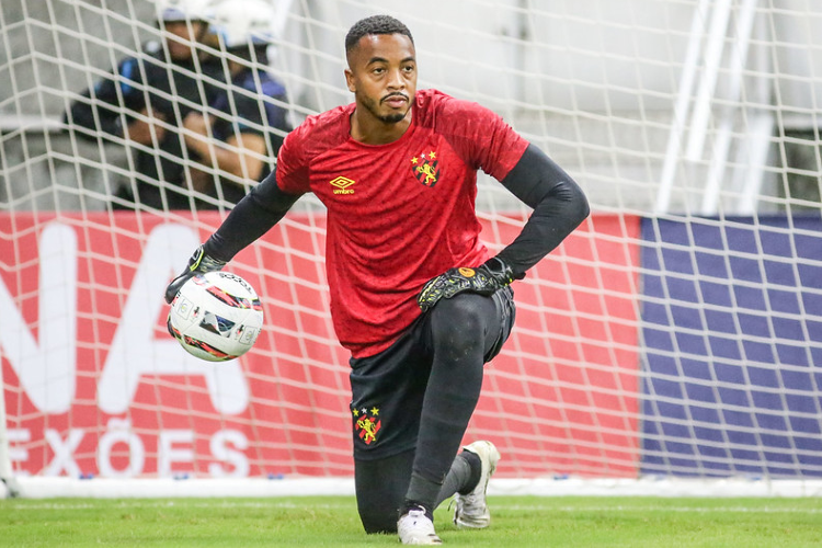 Ex-goleiro do Sport, Carlos Eduardo acerta com o Retr para disputa da Srie D