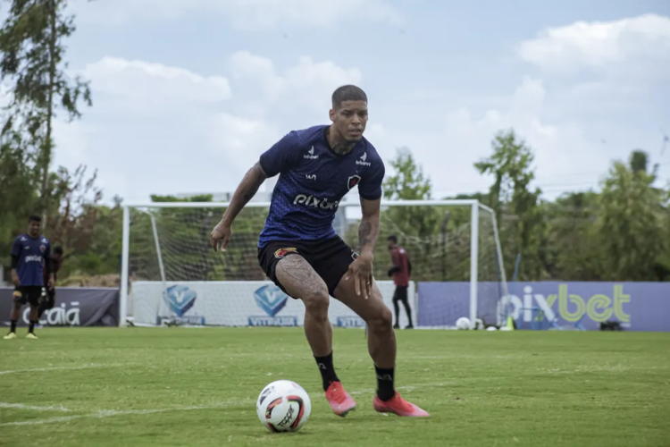 Direo do Santa Cruz busca definir situao do atacante Miullen ainda nesta segunda-feira (5)