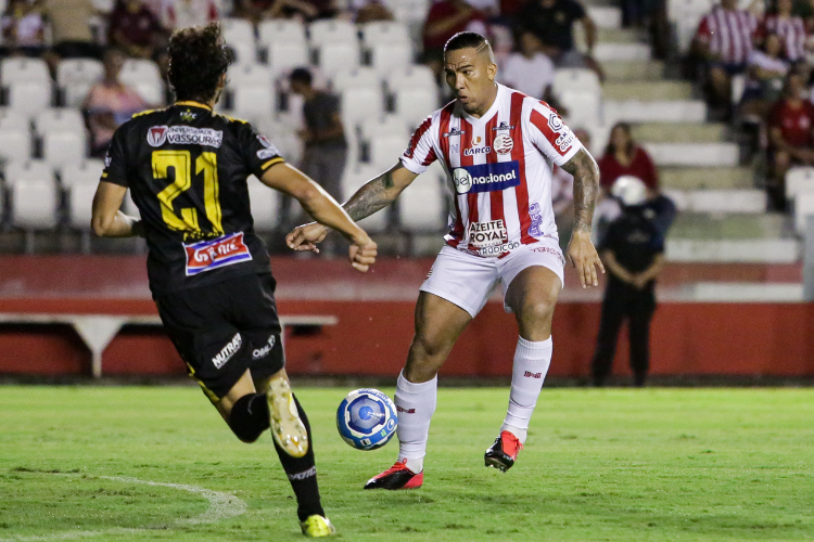 Ao lado da torcida, Nutico vence o Volta Redonda e assume vice-liderana da Srie C
