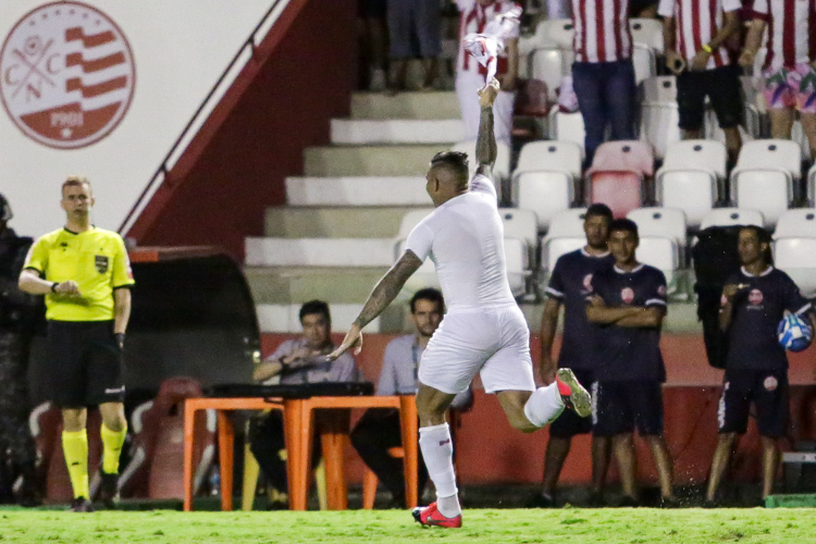 Marchiori minimiza carto de Jael aps tirar a camisa; atacante desfalca o Nutico contra o Confiana