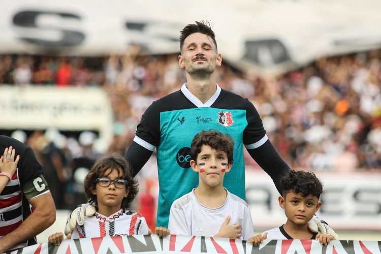Michael destaca apoio da torcida do Santa Cruz: ' o nosso 12 jogador, nosso diferencial'