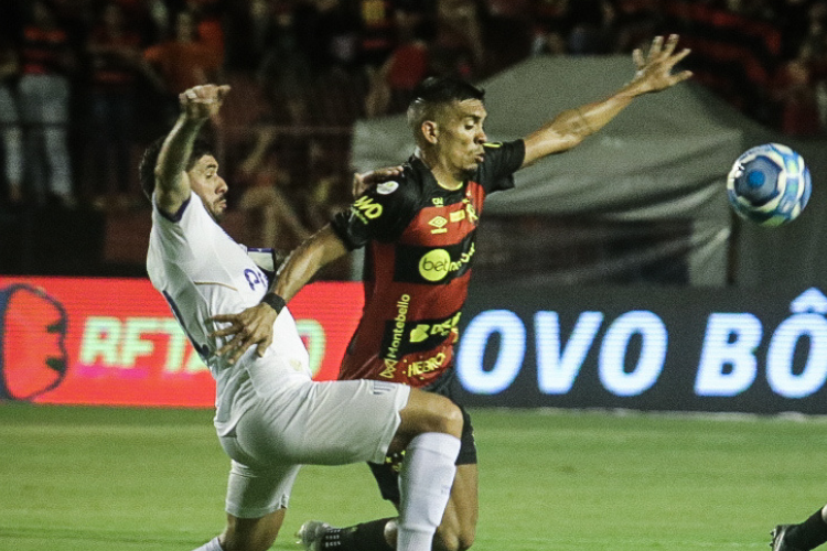 No primeiro jogo como titular do Sport aps absolvio, Igor Caris se diz bem fisicamente 