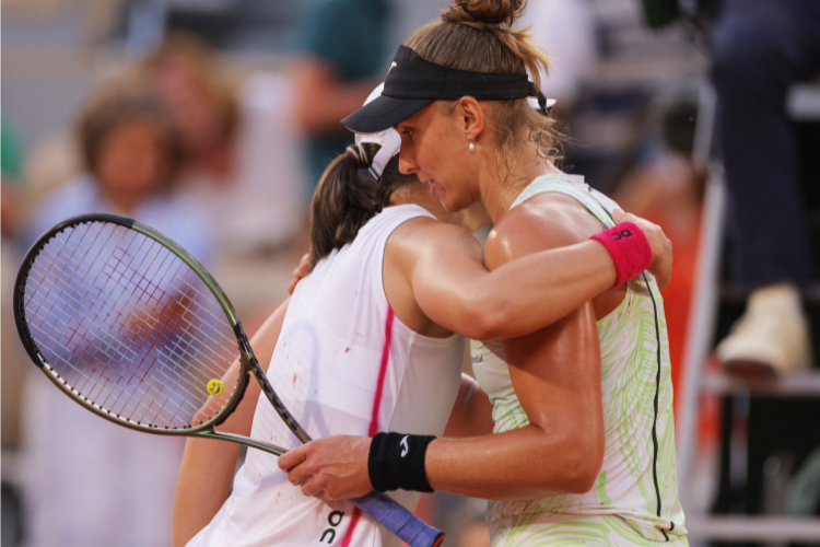 Bia Haddad é derrotada por Iga Swiatek e fica fora da final de Roland  Garros - AcheiUSA