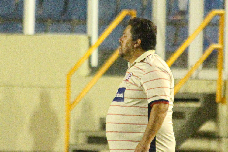 Marchiori exalta Souza e v dois tempos distintos aps empate sofrido pelo Nutico 
