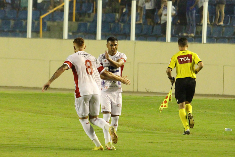 Veja a opinio de Beto Lago no Diario esportivo sobre o empate no final da partida do Nutico 
