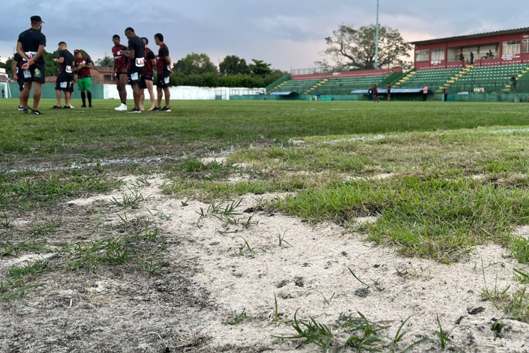 Santa Cruz ir enfrentar gramado prejudicado do estdio Ronaldo, casa do Pacajus-CE