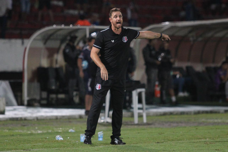 Felipe Conceio aposta na 'superao' do Santa Cruz para somar pontos longe do Arruda