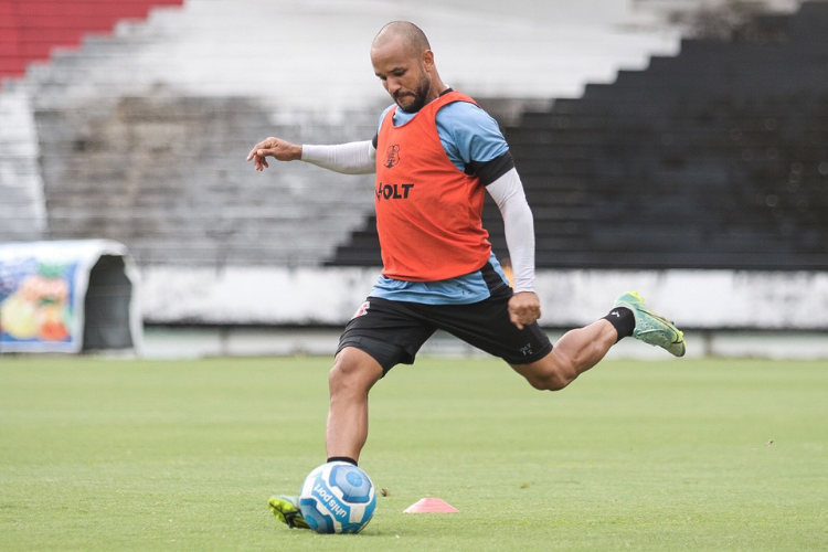 Com desfalques nas laterais e volta de Nadson; veja possvel time do Santa Cruz contra Pacajus