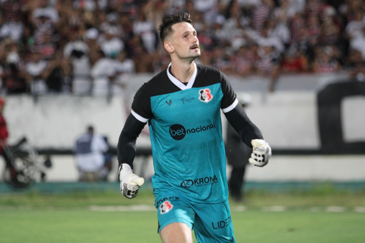 Michael comemora parada de 10 dias sem jogos do Santa Cruz: 'tempo para trabalhar'