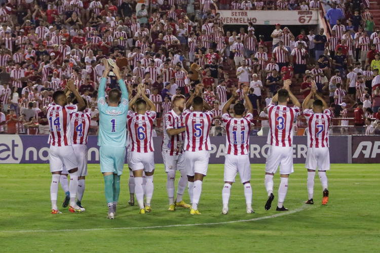 Com folga na tabela, Nutico far quatro dos prximos cinco jogos nos Aflitos 