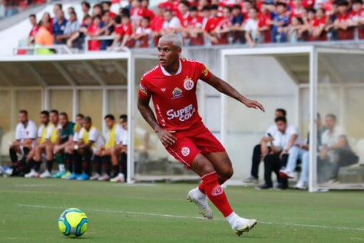 Santa Cruz segue buscando contratao do atacante Iago Silva, do Amrica-RN