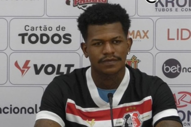 Titular do Santa Cruz nos ltimos jogos, Emerson Souza projeta duelo fora de casa 
