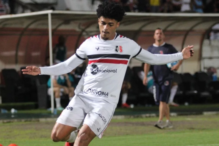 Retornando ao time titular do Santa Cruz, Rhuan Rodrigues busca seguir evoluindo 