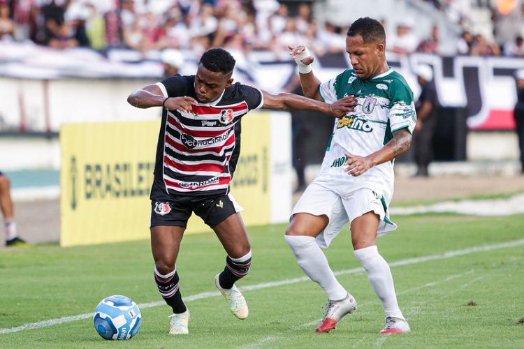 Lucas Costa não treina com elenco do Paysandu e é dúvida para