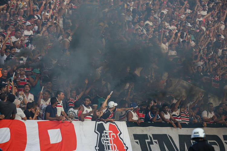 Com incentivo da torcida, Santa Cruz busca 'nmero mgico' contra o Nacional de Patos